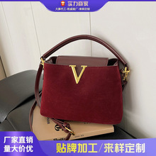 时尚气质斜跨包包女2025秋季新款时尚百搭手提包女鹿皮绒单肩小包