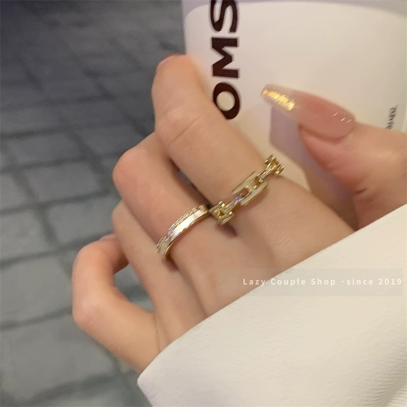 Trendige luxuriöse elegante Staperringe mit großen Buchstaben für Frauen, Nischen-High-Fashion-Ringe