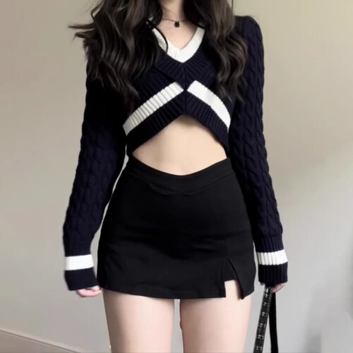 New 2024 Spring American Style Spicy Girl Bare Waist V-Shaped Bodycon Short Skirt for Women, Versatile with Slits, A-Line Ultra-Short Pants Skirt