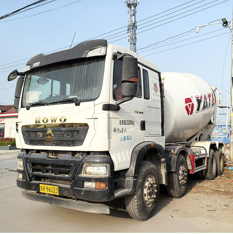 Selling Sinotruk Howo 14-cubic-meter commercial concrete mixer truck, concrete mixing tank truck, cement mixer truck, available in stock
