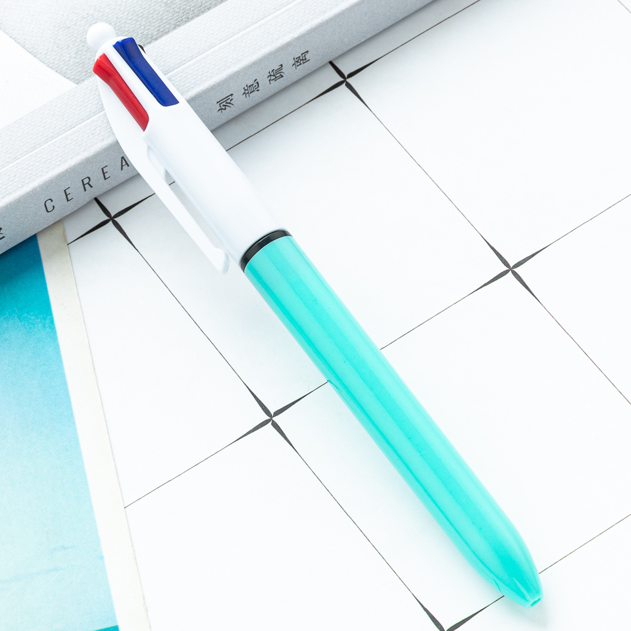 Estudiantes papelería multicolor bolígrafo móvil cuatro en uno bolígrafo manual para tomar notas bolígrafo de plástico bolígrafo mayorista