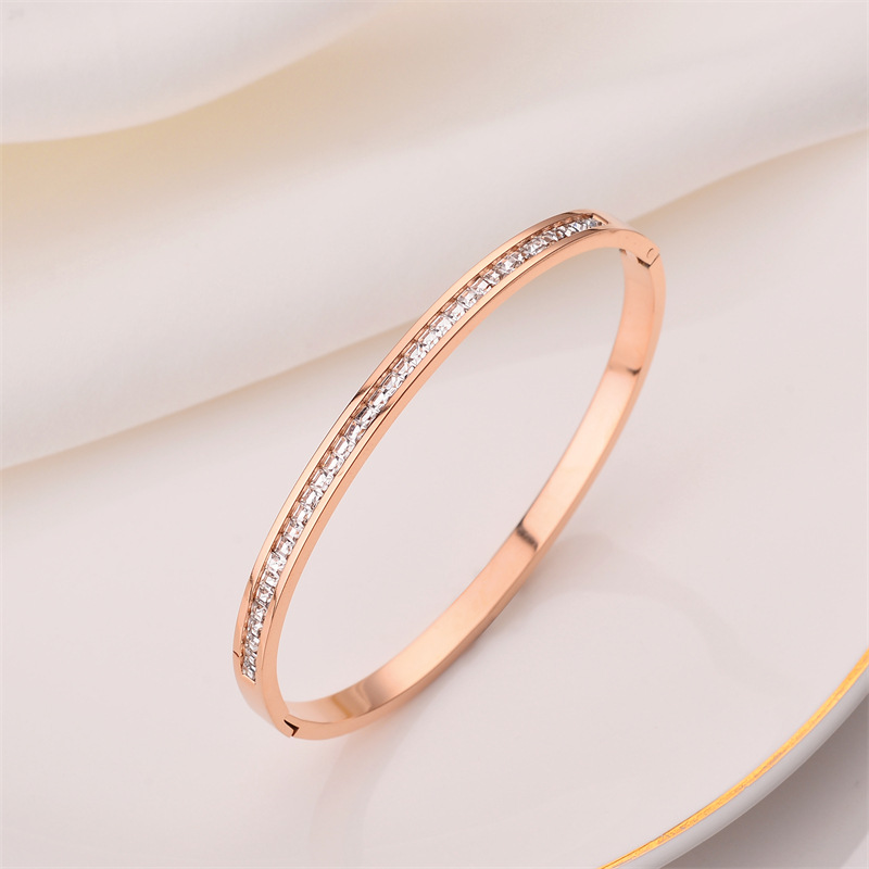 Exclusivo transfronterizo para Japón y Corea del Sur nueva venta caliente de acero de titanio MeiJin pareja pulsera de acero de titanio Brazalete de San Valentín para hombres y mujeres