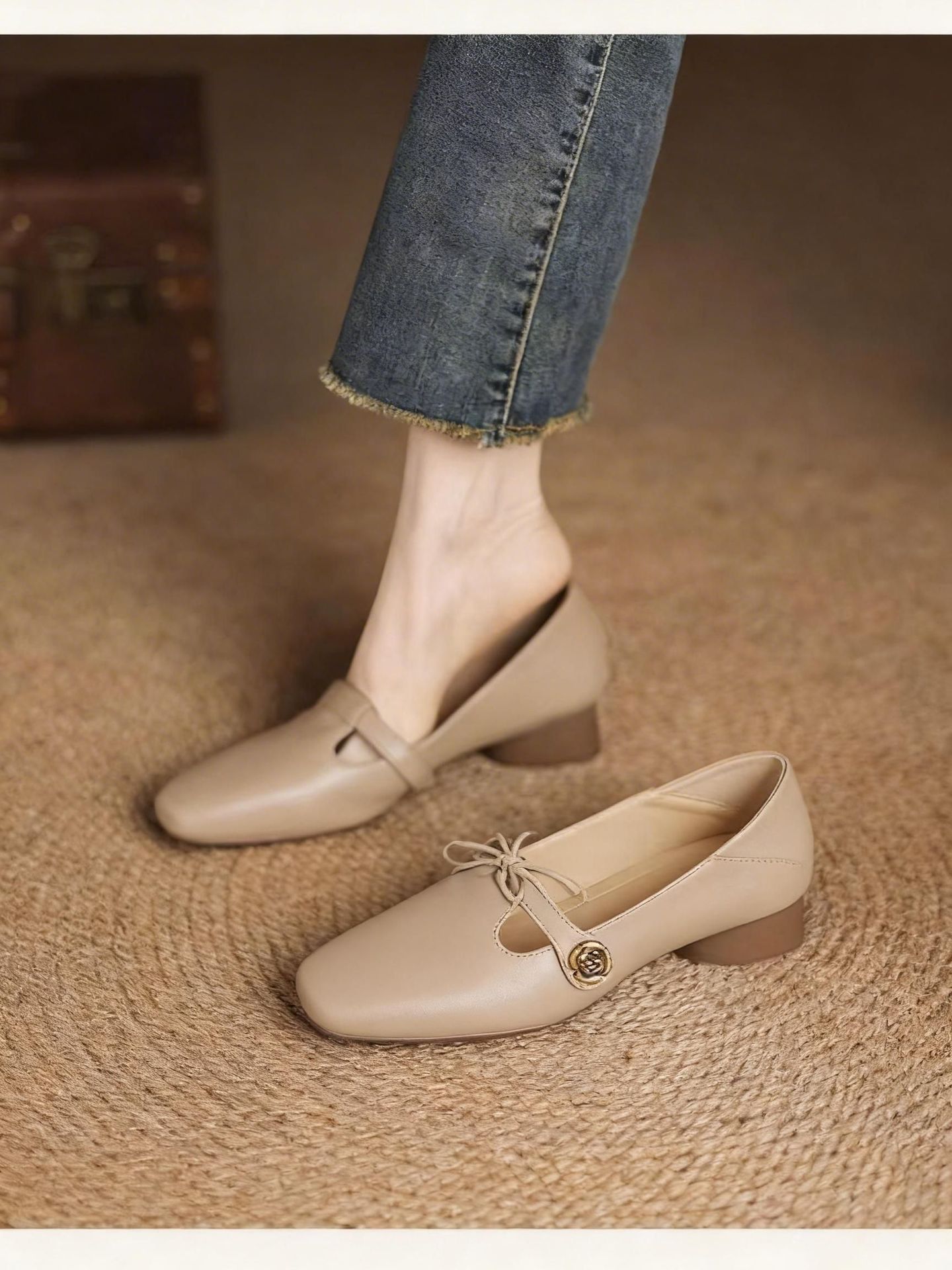 2026 nuevos zapatos de talón grueso y medio para mujeres camellia gigante suave con un pie de zapato cuadrado Lefour zapatos franceses no cansados pies