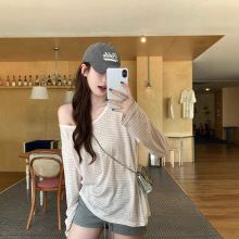 粉色条纹斜领露肩长袖T恤女春秋薄款防晒罩衫韩系慵懒松弛感上衣