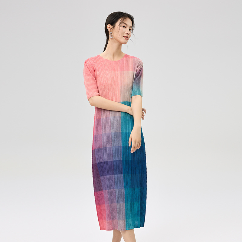 Counter Quality 25 Summer New Round Neck Plaid Print Pleated dress Loose Slimming Elegant Dress