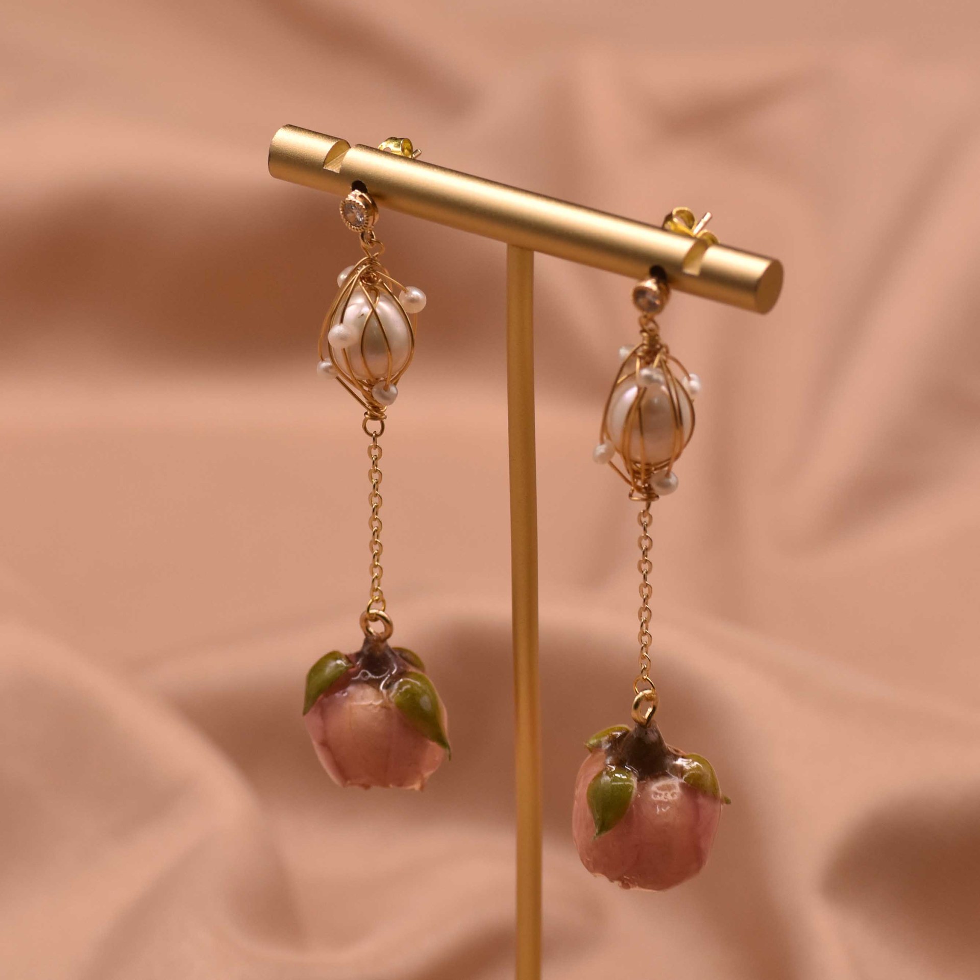 Perla pendientes de perla de alta calidad pendientes de perla de estilo largo pendientes de flor de goteo simple hechos a mano al por mayor natural