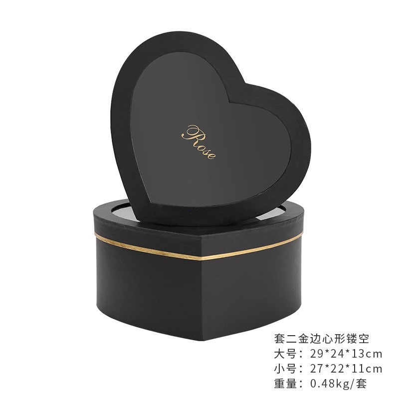 검은 색 (두 개의 금박을 입힌 하트 모양의 꽃 상자 세트) 종이 1 개 크고 작은 1 개; 그림과 같이