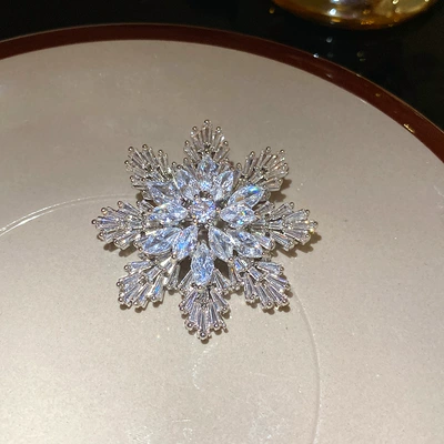 Yaxa sancaqları – Pin, Fashionable Versatile Accessory for - 66-brooch-silver-snowflake