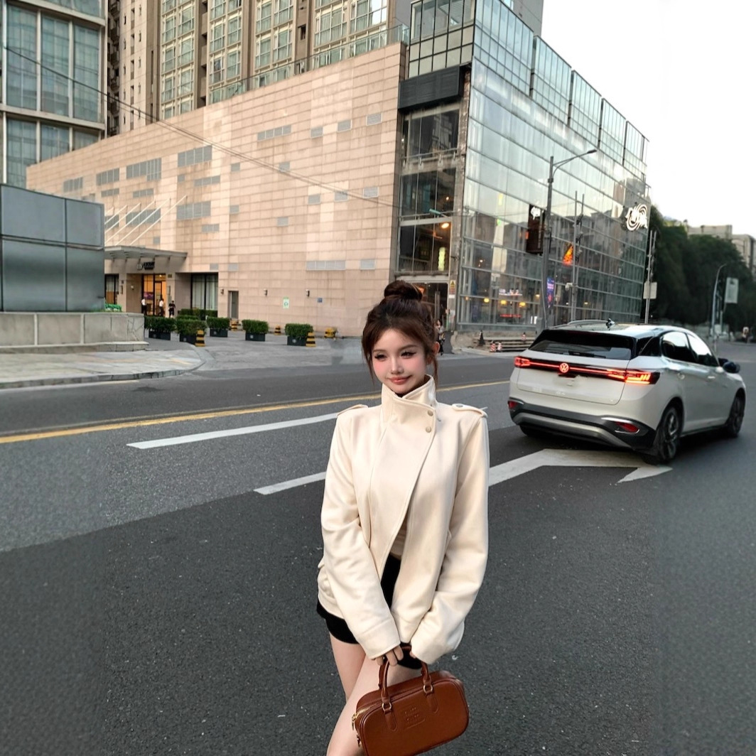 麂皮绒米色立领长袖外套女秋季宽松夹克机车服设计感气质开衫上衣