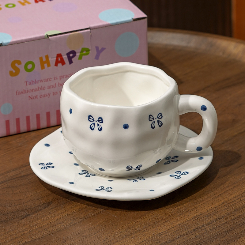 Hermoso conjunto de tazas de café y platos Regalos comerciales Irregulares tazas de desayuno transfronterizas de cerámica Pastoral pintada a mano esmaltada