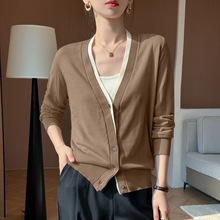 2024年秋冬新款精纺羊毛V领针织开衫拼色假两件宽松百搭上衣外套