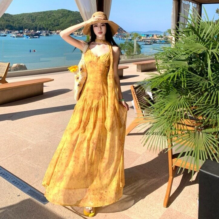French-Style Vacation-Inspired Yellow Gradient Tie V-Neck Spaghetti Strap Slim-Fit Dress with a High-End Feel, Women's Summer Backless A-Line Long Dress French-Style Vacation-Inspired Yellow Gradient Tie V-Neck Spaghetti Strap Slim-Fit Dress with a High-End Feel, Women's Summer Backless A-Line Long Dress