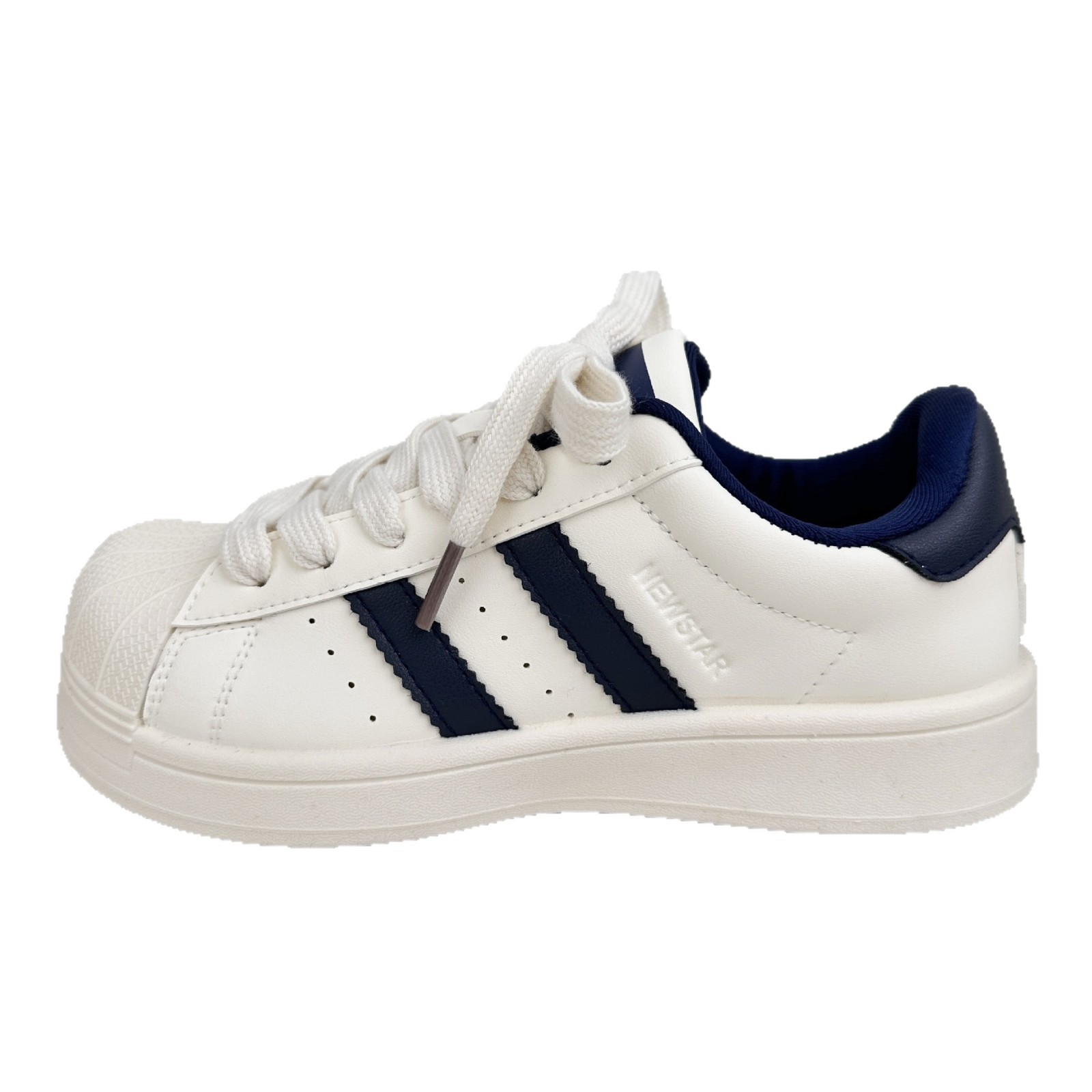 Zapatos de skate casuales de cabeza de concha de ondas distantes para mujeres 2025 nuevos zapatos blancos con suela gruesa con falda de zapatos de pan de cabello