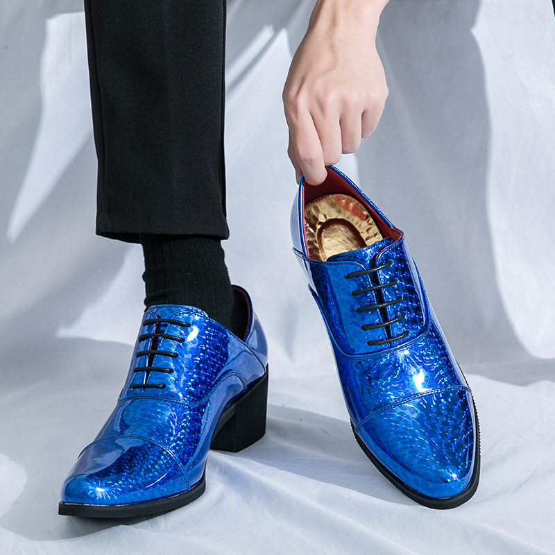 Zapatos de cuero de talón alto para hombres de tamaño grande para hombres 2024 primavera y otoño nuevo aumento de altura de 6 cm de tendencia de clube nocturno zapatos de cuero brillantes