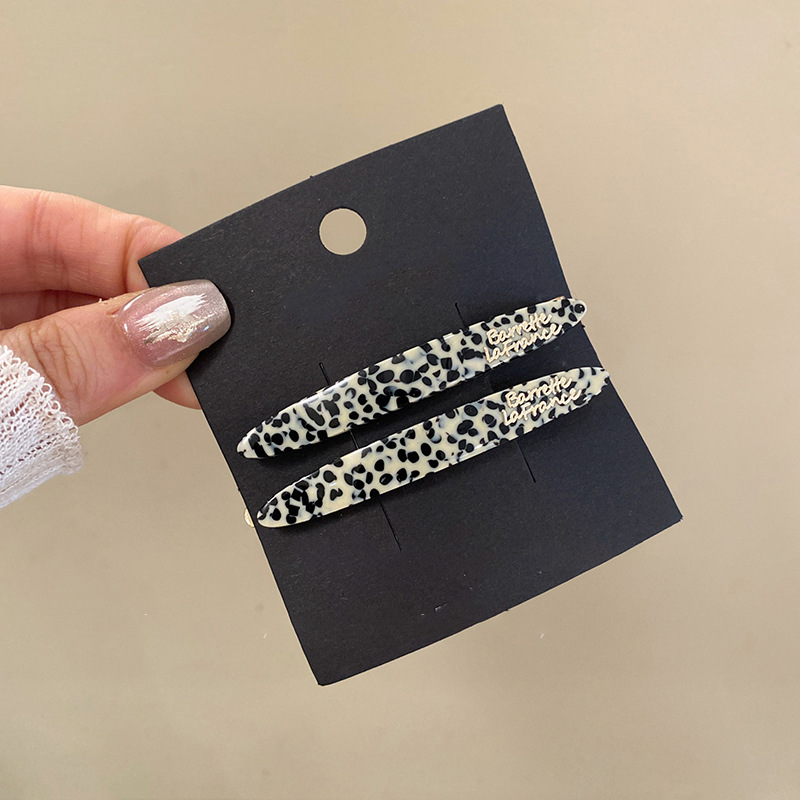 Horquilla florecilla simple primavera y verano nuevo estilo retro moda todo fósforo clip lateral de una palabra sentido de alta calidad temperamento exquisito accesorios para el cabello