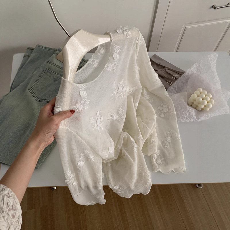 French-Style Retro White Lace Round Neck T-Shirt for Women, Gentle and Versatile, Ruffled Long-Sleeve Base Shirt, Sheer Inner Layer for Autumn