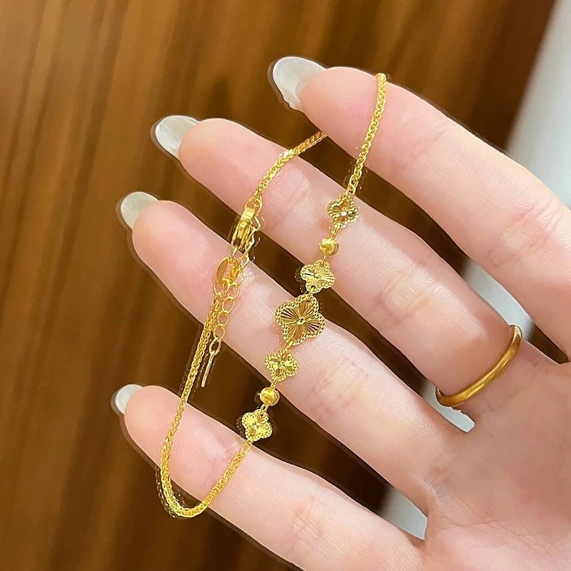 Flash Elegant Four-leaf Clover Laser Bracelet Niche Design Stacked Wear New Chinese Style Color-free Good Luck High Color Value Royal Sister Style