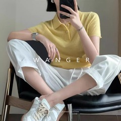 襟をめくってウールのニットpoloシャツの女性の春夏の薄い半袖の純色のカジュアルな底のtシャツの上着を編みます。