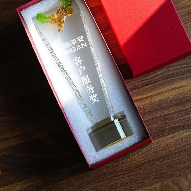Trofeos de cristal medalla de grabación vidrio excelente reunión anual de premios de personal creativo recuerdos de cristal de estrella de cinco puntas