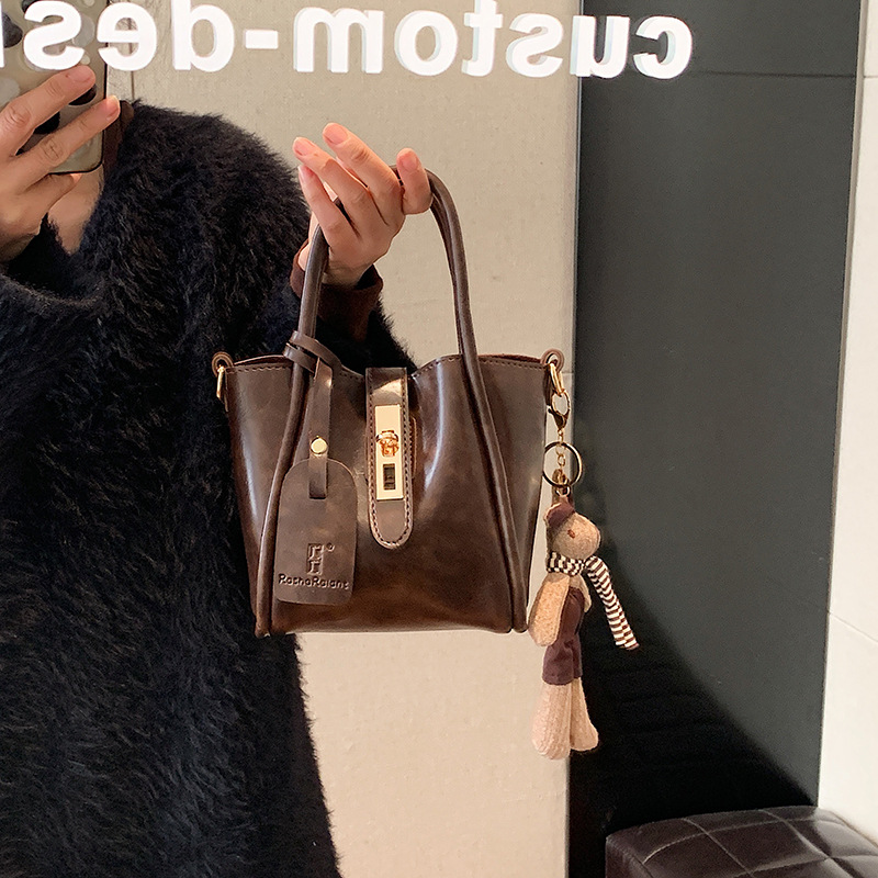 Borsa da donna nuova Borsa a secchiello portatile di fascia alta Modello in pelle alla moda Borsa da donna per pendolari Borsa a tracolla monospalla retrò di grande capacità_voghion.com