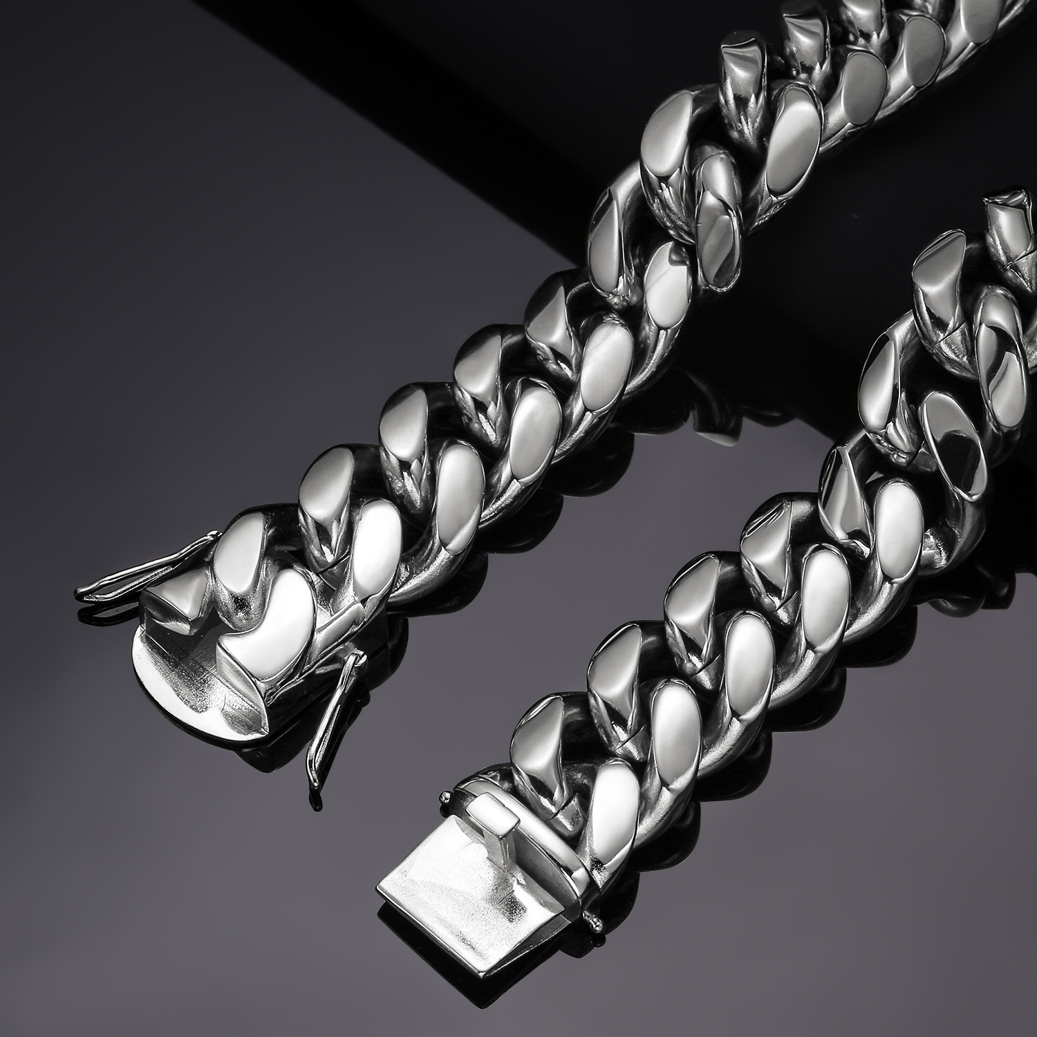 Iconic Cuban Chain Necklace For Men With Pendant Symbol Of Heritage_voghion.com
