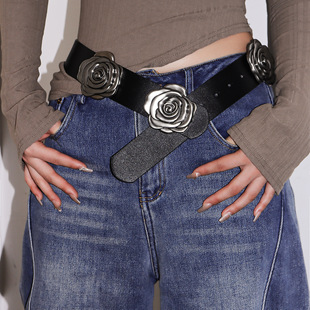 Ƥ��Ů��ˏ͹�õ�廨��Ůʿ���B��ȹ�ٴ��b����������L������