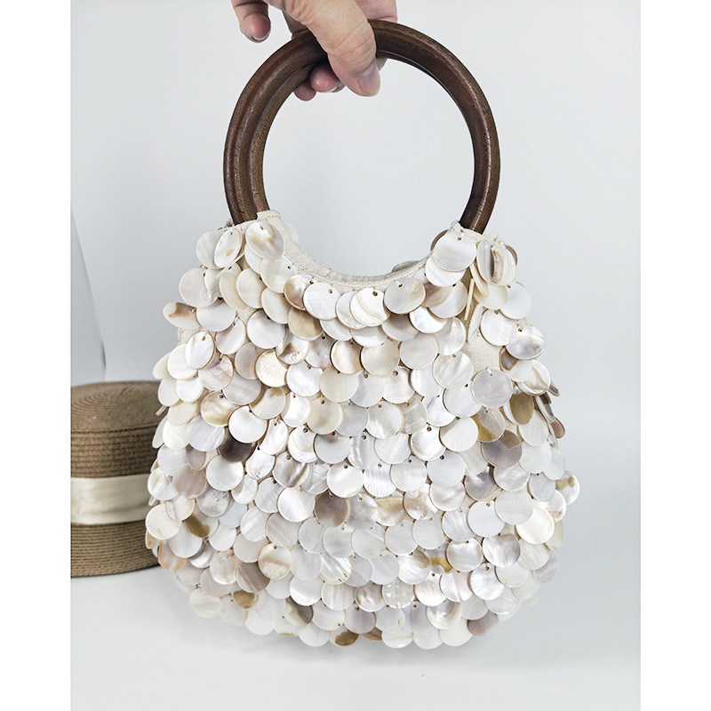 Spring and Summer New Style Bohemian Style Handmade Natural Shell Bag with Wooden Handle and Chain Hand-Held Evening Bag for Women