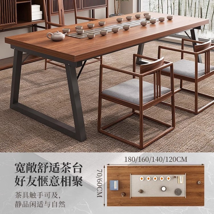 Juego completo de mesas y sillas rectangulares grandes de madera maciza para preparar y disfrutar del té, adecuadas para la sala de estar, en un estilo chino tradicional.