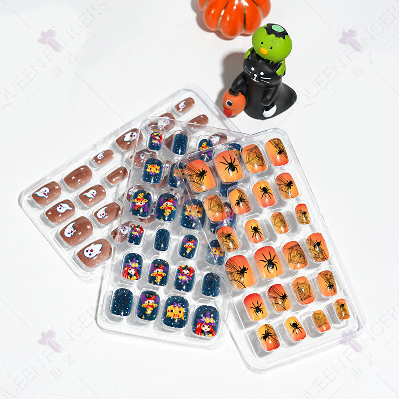 Pieza de uñas para niños Halloween 24 piezas pieza de uñas portátil Parche de uñas falso para niños manicura pieza de uñas terminada