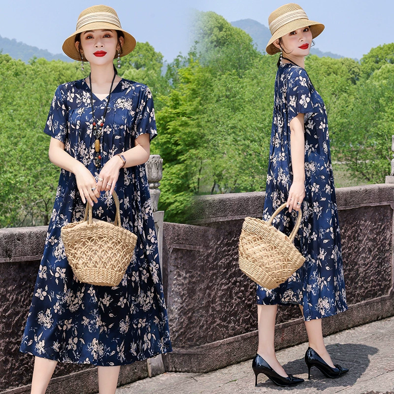 Летнее хлопчатобумажное шелковое платье 2025 года, летний стиль, для женщин среднего возраста, стройнящее, с принтом, V-образным вырезом, в ретро стиле, с короткими рукавами и длинной юбкой
