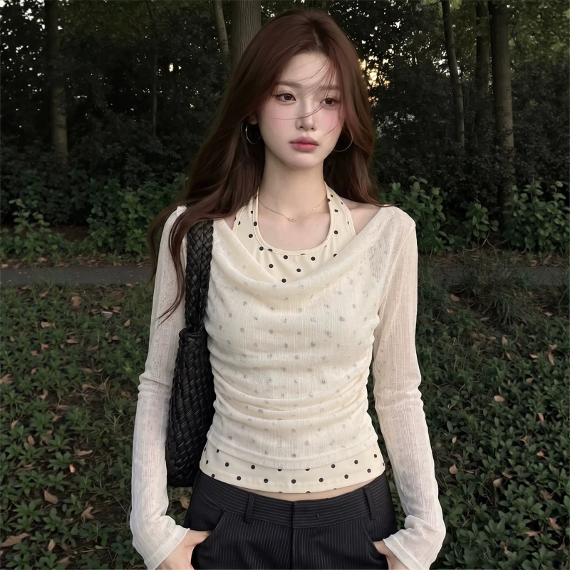 Korean-style polka dot halter-neck long-sleeve T-shirt for women, 2026 autumn collection, two-piece set, slim-fit, short top Korean-style polka dot halter-neck long-sleeve T-shirt for women, 2026 autumn collection, two-piece set, slim-fit, short top