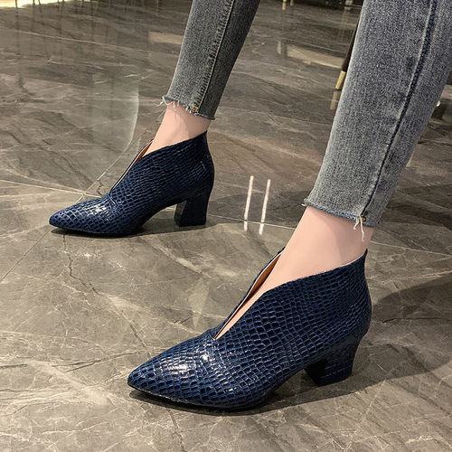 Women's Retro Black Slip-on Pointed-toe Heels with Fine Heels, Fashionable Women's Shoes, Bare Boots for Spring and Autumn Large Sizes
