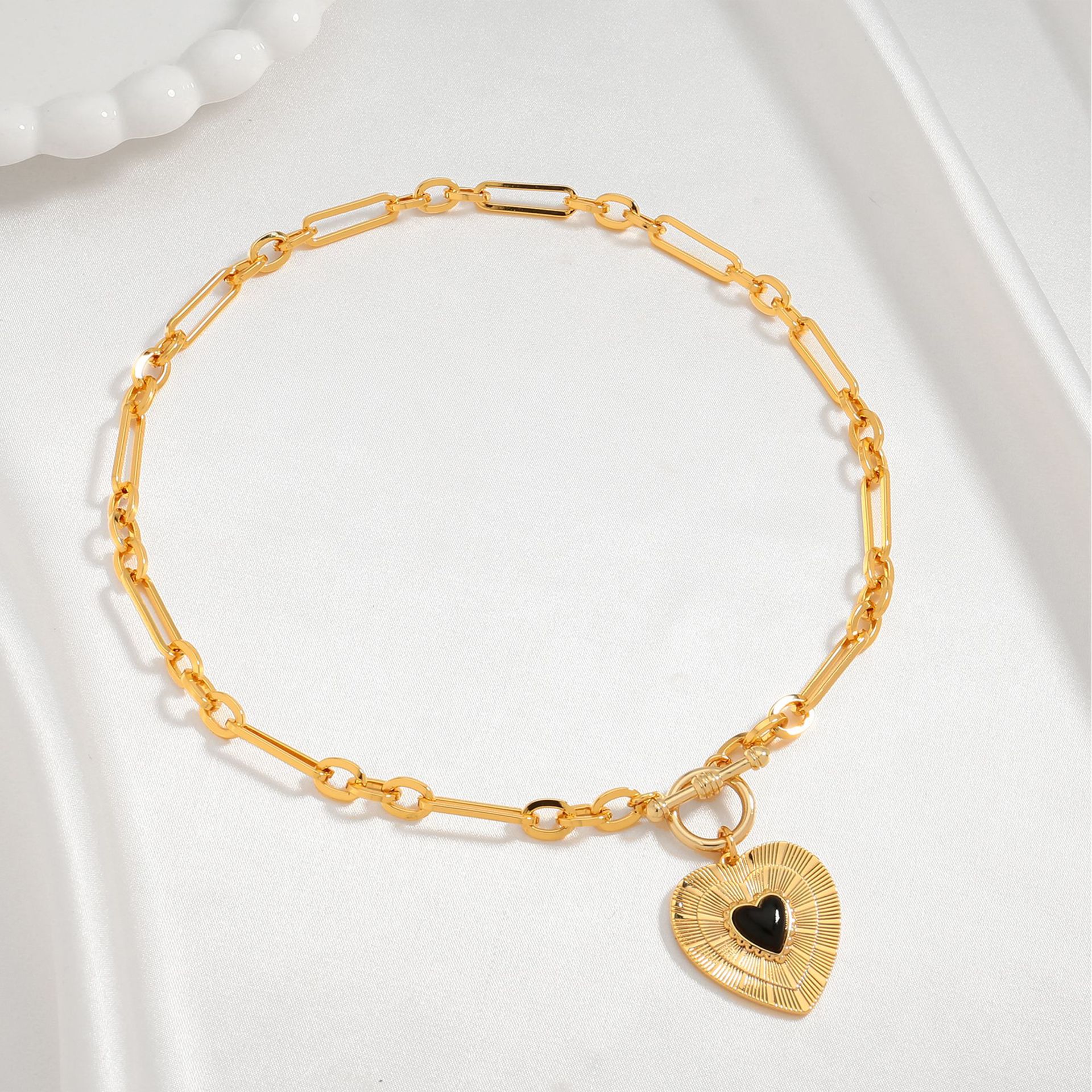 european-and-american-ins-fashion-light-luxury-high-sense-inlaid-love-pendant-necklace-clavicle-chain-light-luxury-fashion-love-necklace