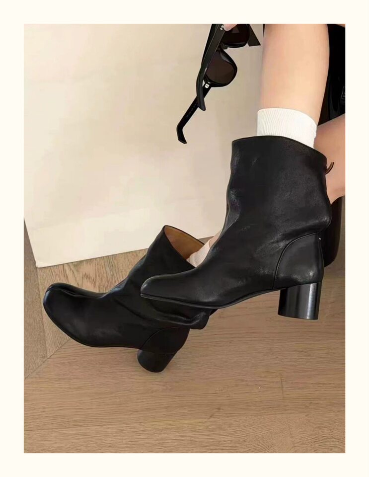 Bốt cổ ngắn da bò xẻ ngón ống rộng dáng nhún gót vuông khóa cài phong cách Hàn Quốc — màu đen chi tiết 5