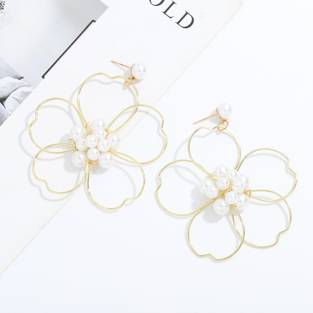 Korean Hand-woven Flower Pearl Earrings display picture 4