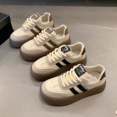 徳訓靴の女性2025の新型の厚い底の靴は1組の爆発的な白い靴の運動靴の女性の靴のカジュアルな板の靴の女性の金を配合します。