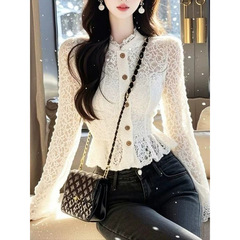 French lace base shirt for women in autumn and winter 2025 new fashionable temperament waist-hugging style long-sleeved top