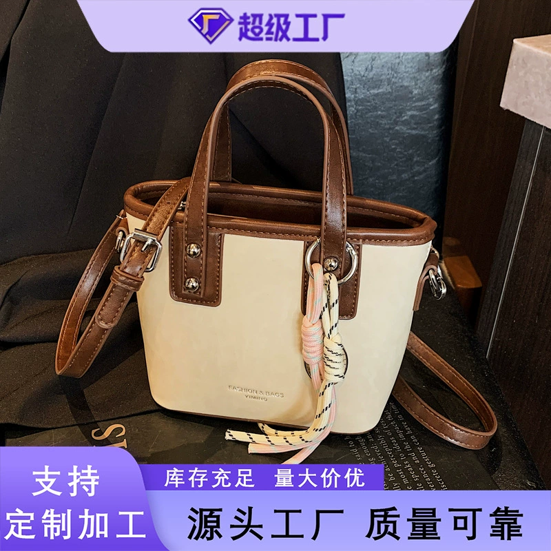 Повседневная текстурная сумка для ведра для весны 2025 года нишевые тенденции дизайна новая мода для женщин простая сумка на одно плечо