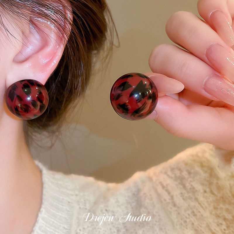 Pendientes de suministro de mercado nocturno de agujas de plata Pendientes de moda coreana en vivo Pendientes de estilo caliente Pendientes de lujo ligero Mujeres de alta gama