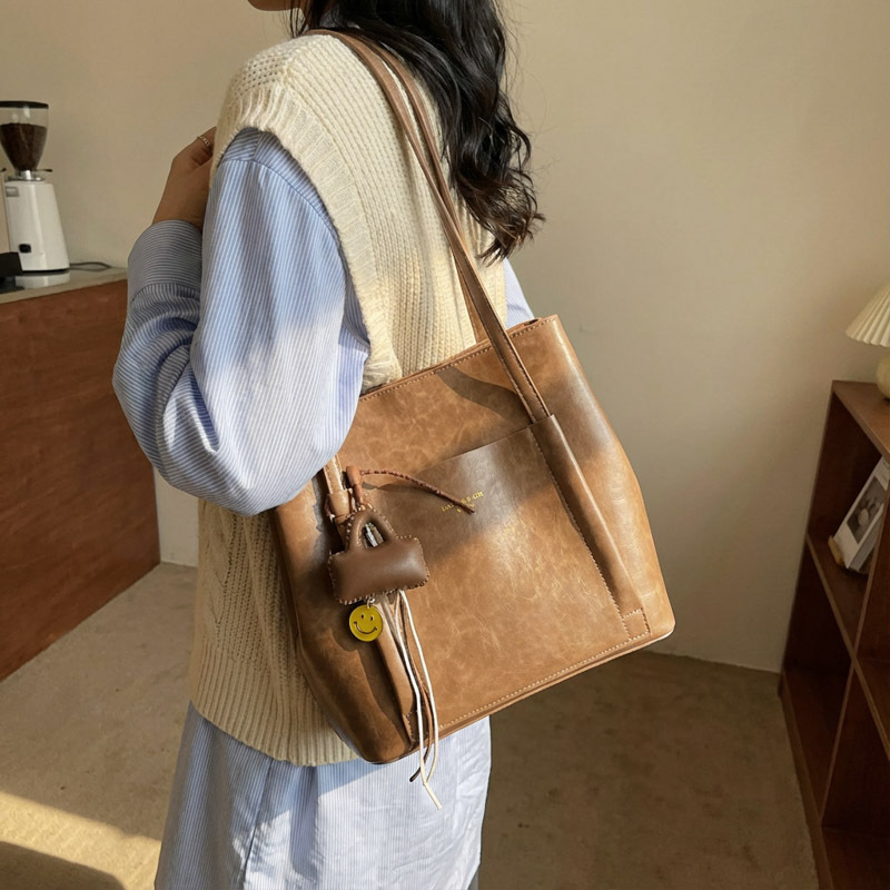 2025 nuevo bolso de mujer de cuero suave de gran capacidad bolso retrógrado bolso de mano para trabajar bolso de hombro bolso de cubo de mano