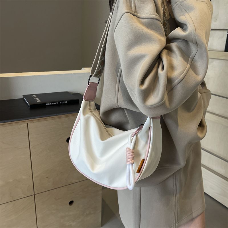 休闲宽肩带饺子包女2025新款时尚简约百搭通勤高级感小众斜挎包