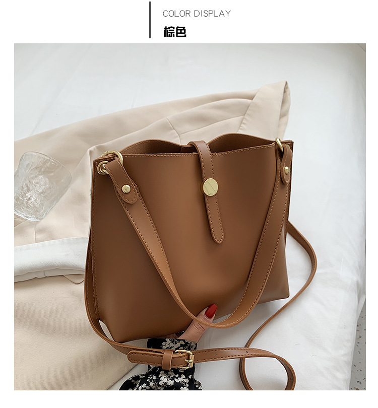 Lumière De Luxe Souple En Cuir Seau Sac Grande Capacité Totes 2021 Nouveau À La Mode Simple Épaule Messenger Sac Pour Femmes D'été display picture 13