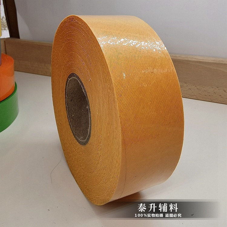 4cmの縁取り生地の斜め裁断の縁取り補助材のソファーはカーテンを敷いて風に遮られます。|undefined