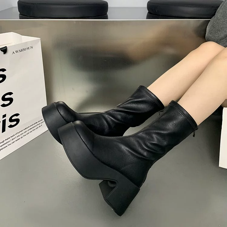 Low demi‑season boots (Martens) fitted ankle, platform chunky sole, black, sizes 35–40