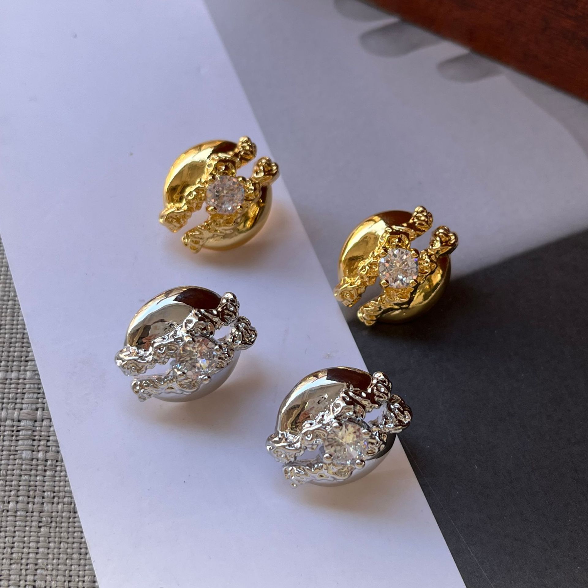 925銀針褶皺熔岩鋯石設計感小眾圓形鏤空耳釘ins金屬跨境歐美耳釘