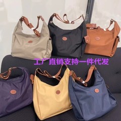 ファロンは王菲と同じタイプのhobo郵便バッグ防水ナイロン大容量の特包を持っています。