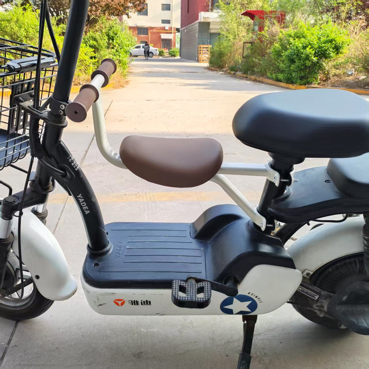 Aima Ya Xinri Electric Scooter with Simple and Safe Front-Mounted Baby Seat for Infants and Young Children