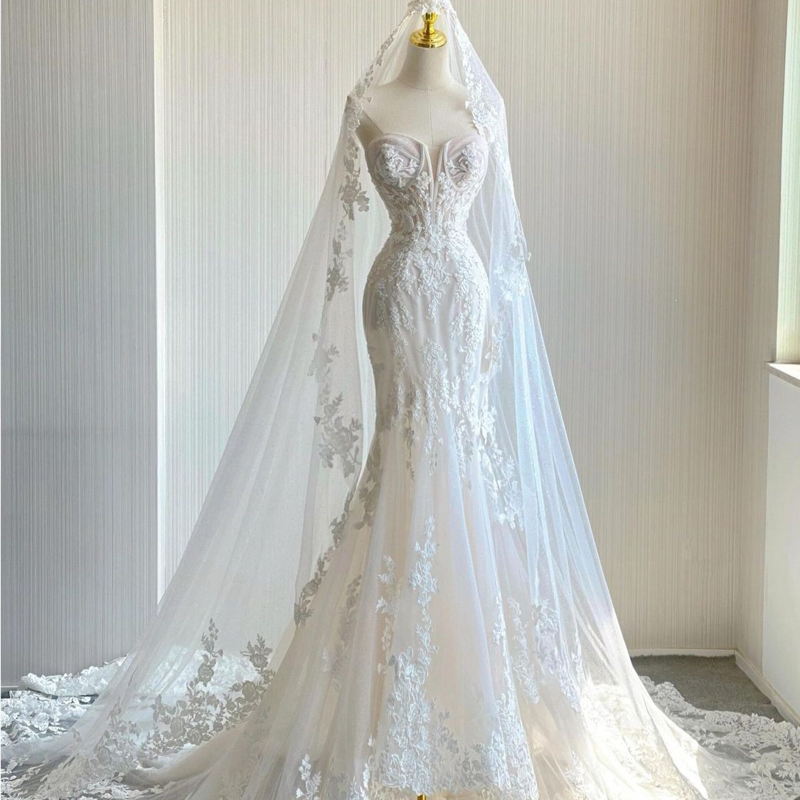 French Style Lace Mermaid Light Wedding Dress with Small Train