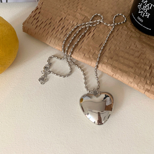 Korean niche exaggerated love metal long necklace for women light luxury simple exquisite versatile cervical chain collarbone chain