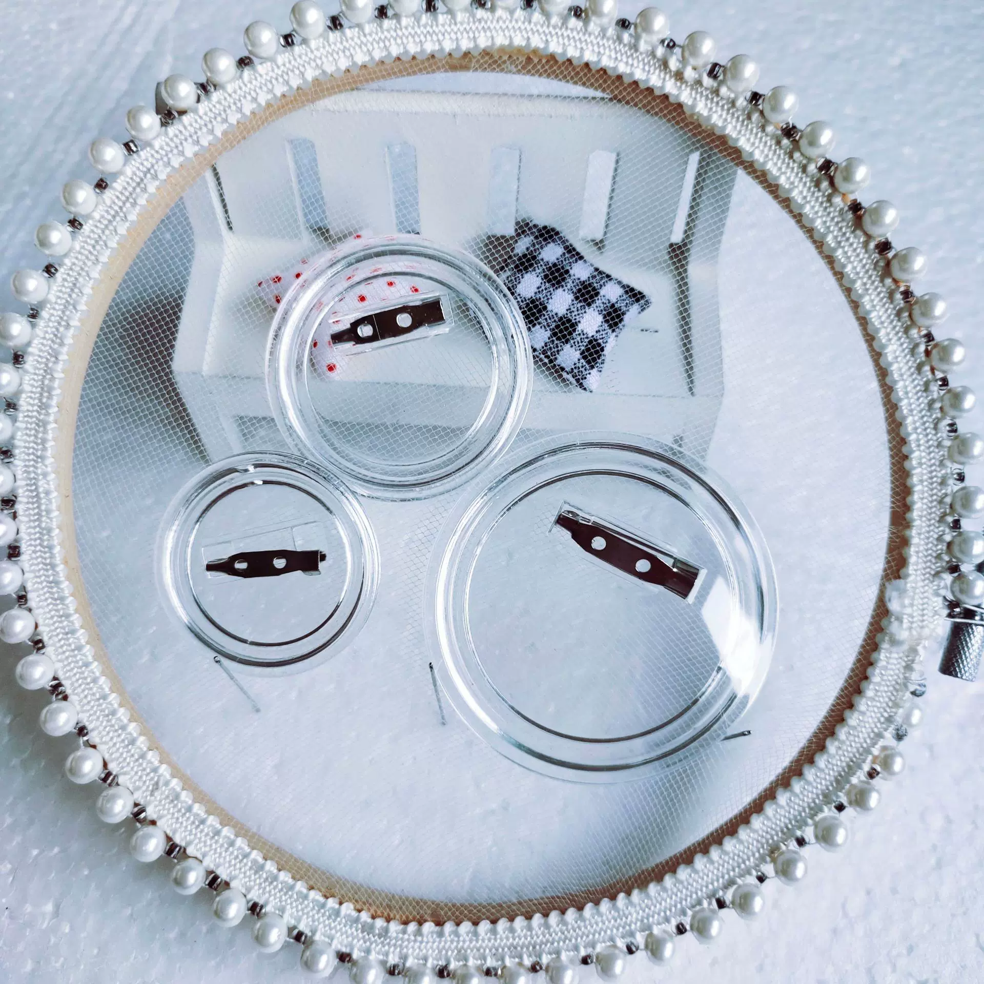 透明塑料.亚克力胸章  透明压克力徽章   实体工厂胸牌定制